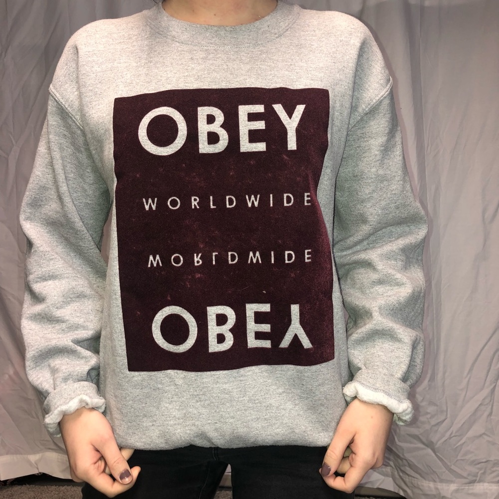 Obey pullover
